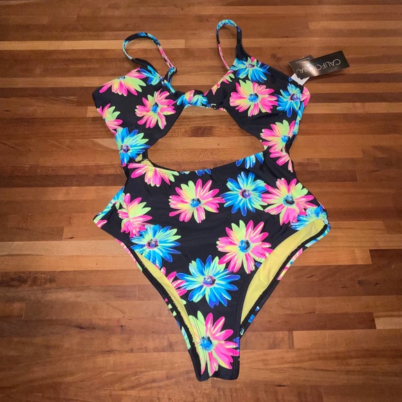 California Waves Juniors' Gerber Daisy Knotted Cutout One-Piece Swimsuit Small - Picture 2 of 10